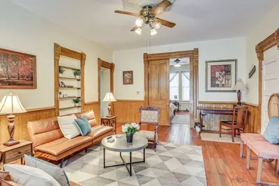 Image de Walk to Medina Square - Historic 1880 Home!