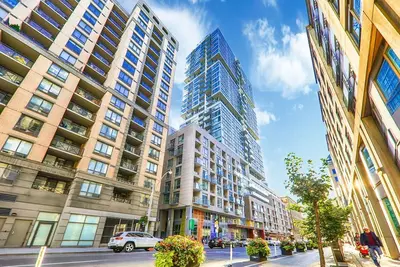 Image de Modern Downtown High-Rise with Free Parking