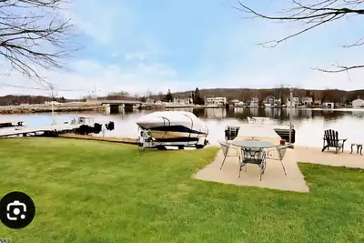 Image de Spacious 1 Bed 1 bath Lakefront Apartment in Lake Hopatcong, Nj with lake access