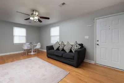 Image de 3-bedroom house in fantastic Richmond with cool Ac and charm