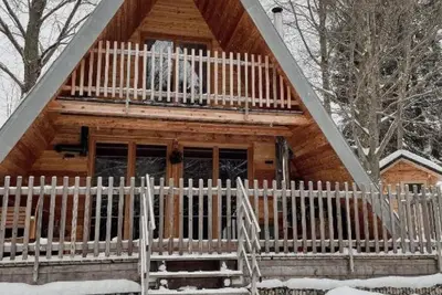 Image de Wild herb witch house in a quiet location surrounded by nature