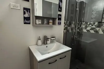 Image de 500 yards from centre\nair-conditioned accommodation, free parking and free WiFi.