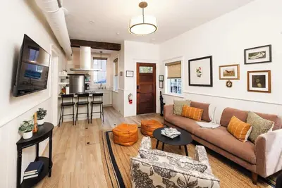 Image de The Helène Estate - Spacious 3bd, 3. 5ba - 2 Blocks from King St!