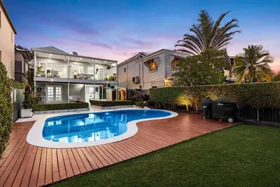 Image de 4bdr Queenslander with Pool Near Manly Esplanade