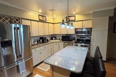 Image de Downtown Westminster Oasis  Swim Spa, Fire Pit & Private Yard