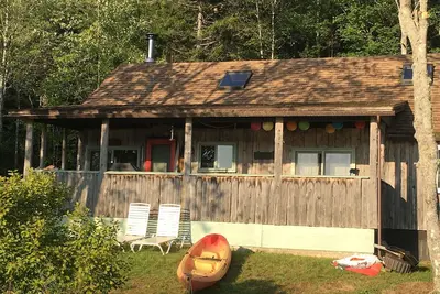 Image de Beautiful 4-bedroom cabin in Gouldsboro for a getaway overlooking Jones Pond