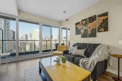 Image de Suite Mia: Medical District 2br • Walk to St. Mike’s