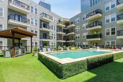 Image de King Bed • Modern 2br • Historic West End Dallas