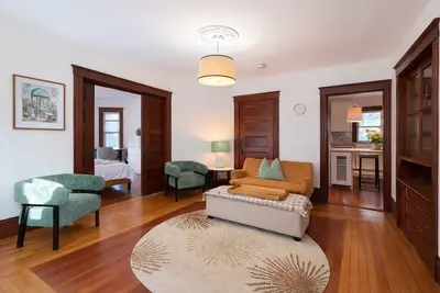 Image de Boutique Porter Square home / 1 stop from Harvard