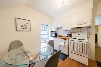 Image de Modern 2br Downtown Kitchener Suite | Parking, Private Entry