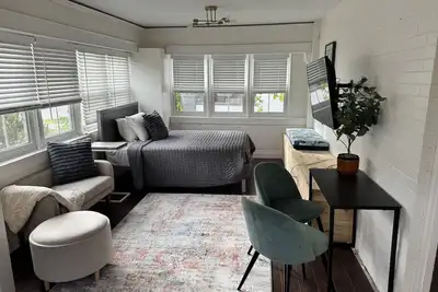 Image de Private Downtown Kitchener Studio | Parking, Kitchenette, Wi-Fi