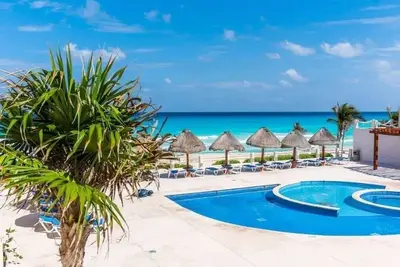 Image de Oceanfront, 3 pools and direct beach access!