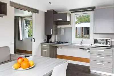 Image de Mobil-home Pmr | Comfort | 2 Ch. | 4 pers. | Terrasse surélevée | A/C | Tv