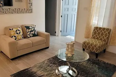 Image de 2br Getaway w/ Patio • Near Beach