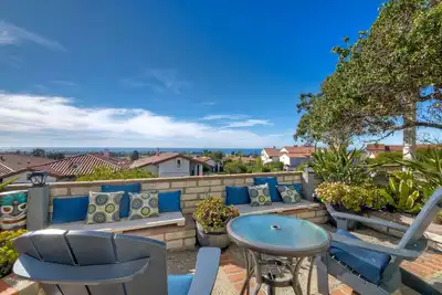 Image de Luxury Coastal Escape | Sleeps 4 | Ocean Views + Resort Amenities