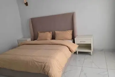 Image de Awesome 3-bedroom bungalow on first floor in vibrant Lahore near raya and Pkli