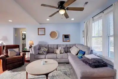 Image de 3 Mi to Radford University & River, Charming Home