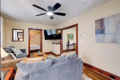 Image de Walk to Main St & Campus! Dtwn Radford Home