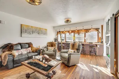 Image de 1 Blk to Main St! Crystal Connection Montrose Home