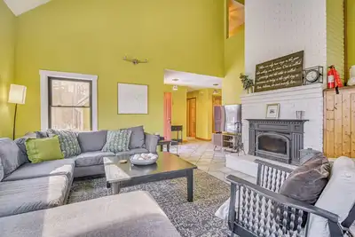 Image de Groups Welcome! Lakefront Gem w/ Dock in Greenwood