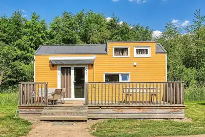 Image de Tiny House jaune pour 5 personnes
