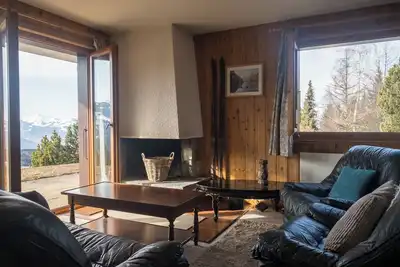Image de L'appartement se trouve au rez-de-chaussée d'une petite résidence dans les hauts du village de Gryon
