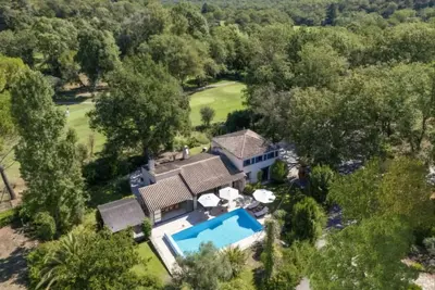 Image de Villa Peyriere - in gated estate