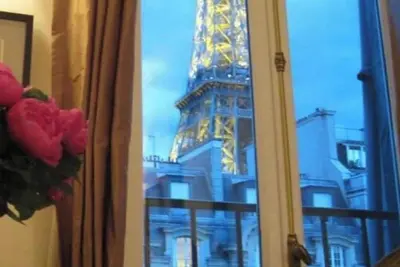 Stunning Direct Eiffel Tower View 6th Floor Apartment
