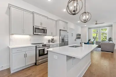 Image de Sleeps 8 home near East Nashville with parking