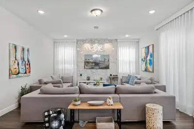 Image de Last Minute Disney Getaway! Luxury Villa with Private Pool, Game Room & Themed Bedrooms. Book Now! #161617