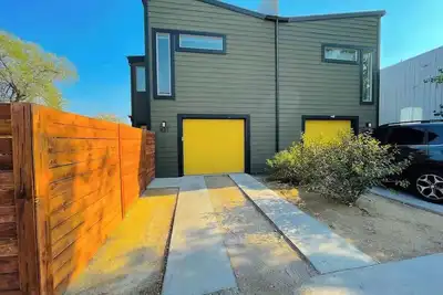 Image de Great Ac❄️ 🐈🐕Modern 5Min to✈️ walk to🍺400mbps WiFi