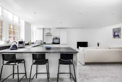 Image de 2Bed Flat-Secured Free Parking-by Holiday Homes