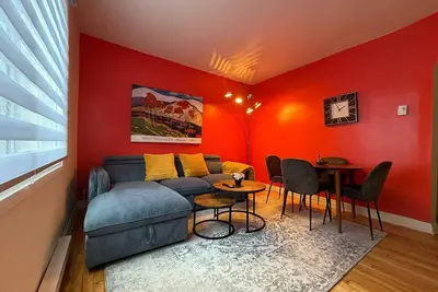 Image de Beautiful rest and adventure hub! Montreal`s Best!