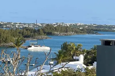Image de Secluded property on the water