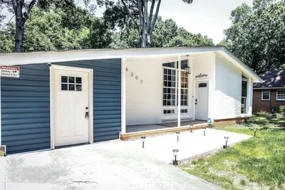 Image de Cozy place and ideal location, 15 minutes from downtown and sport venues.