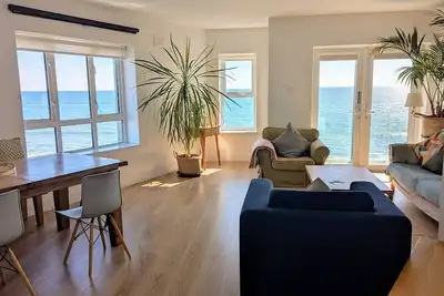 Image de Ultimate Beachfront Duplex: Balcony Epic Sea Views