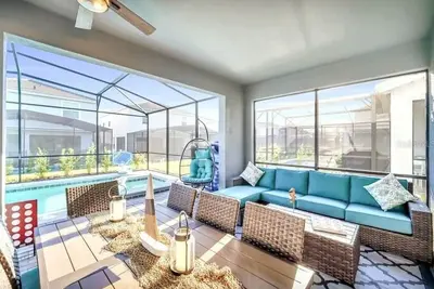 Image de Solterra 6 bedroom themed home with movie theater and games room