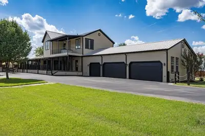 Image de Beltz Haus: 14-Acre Estate Sleeps 20