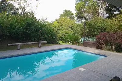 Image de Charmante maison climatisée de 4 couchages avec piscine  et petit-déjeuner