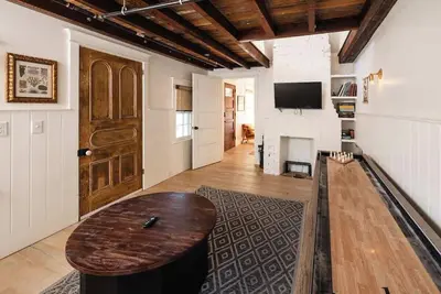 Image de The Helène House - Spacious 4bd, 4. 5ba - 2 Blocks from King St!