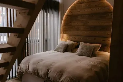 Image de Chalet, à 200m des pistes de ski, cheminée ou poêle à bois, télévision, 450m², Vars