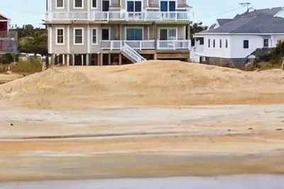 Image de Sprawling BeachFront Home w/Pool, Game Room, Hot Tub, 2 King Suites, Sleeps 15