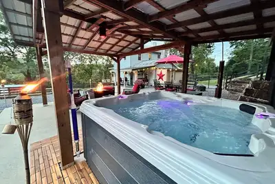 Image de Hot Tub, Private Creek, Trout Fishing, Sauna, & Mountain View