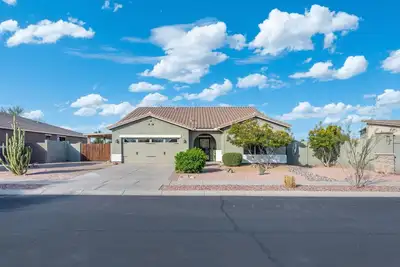 Image de New Listing - Single Story w/Pool & Hot Tub - Glendale - State Farm - West Gate