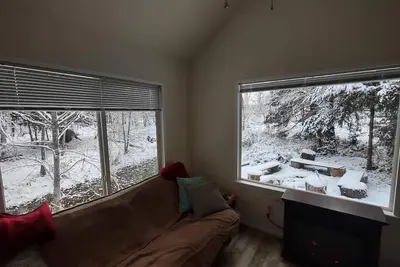 Mt Rainier Riverfront Tiny Home in Packwood - White Pass Basecamp - Ac - Ev Plug