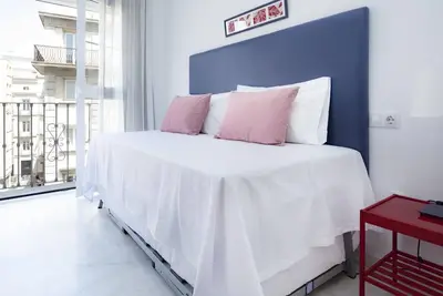 Image de Appartement Moderne au Cœur de Málaga, 2 Chambres, Clim, WiFi, Face au Marché Central