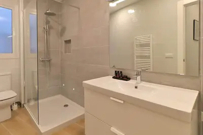 Image de Appartement Authentique au Cœur Historique de Malaga - 2 Chambres, 2 Salles de Bain