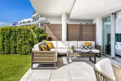 Image de Appartement élégamment meublé avec piscine, jacuzzi, spa et jardin à Fuengirola