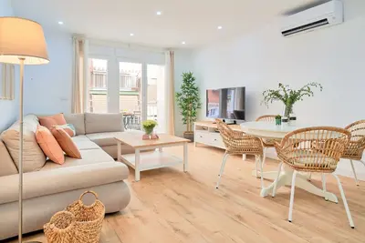 Image de Appartement Élégant avec 3 Chambres au Cœur de Málaga - Proche Centre et Commodités