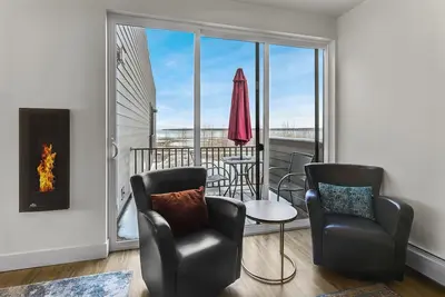 Image de Denali Views & Cook Inlet Waterfront - Modern 2br Townhome in Anchorage